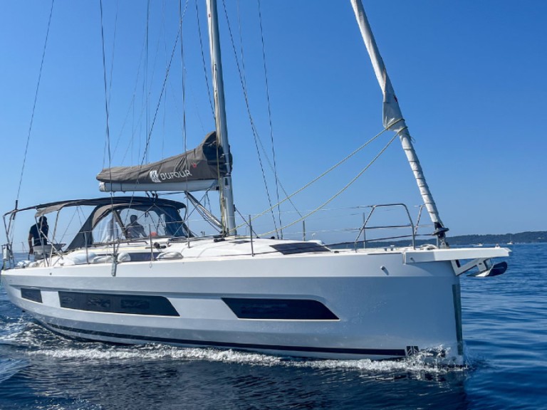 Sailboat to hire Hyères at the best price