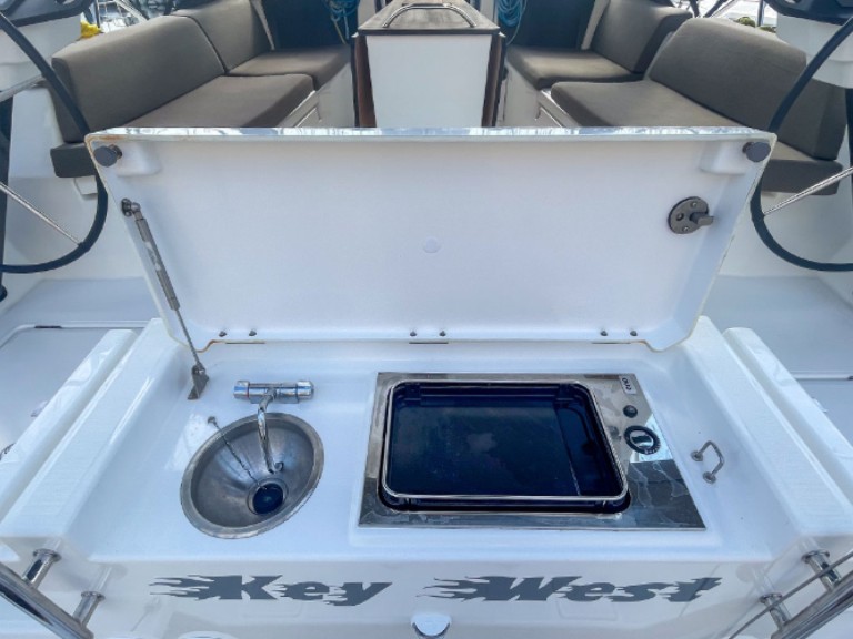 Hire a 3 DUFOUR 41 Hyères