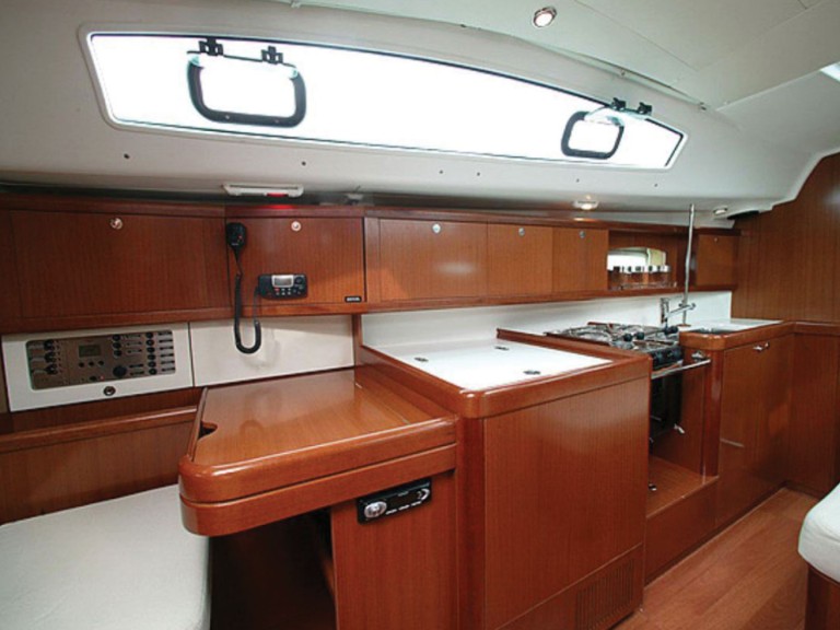 Yacht hire Eleusis cheap Oceanis 40