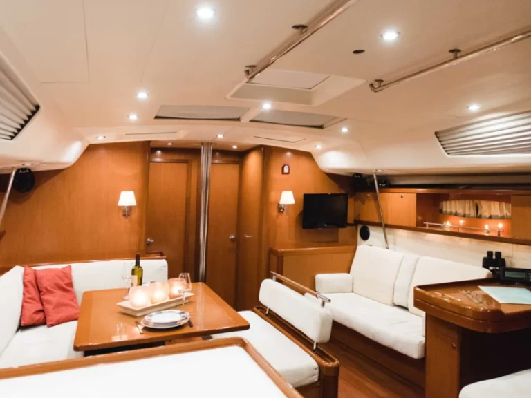 Hire Sailboat with or without skipper Bénéteau Lefkáda