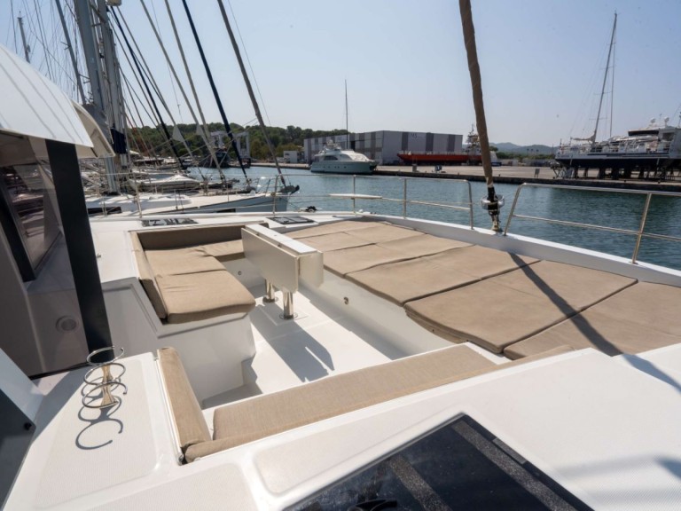 Catamaran to hire Saint-Mandrier-sur-Mer at the best price