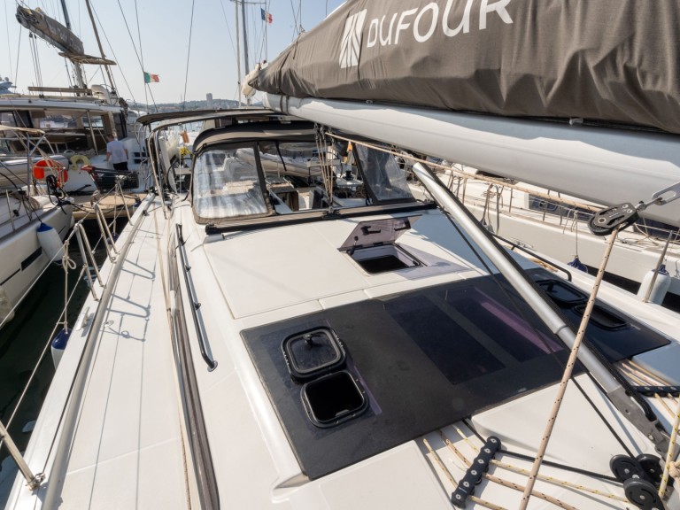 Sailboat to hire Saint-Mandrier-sur-Mer at the best price