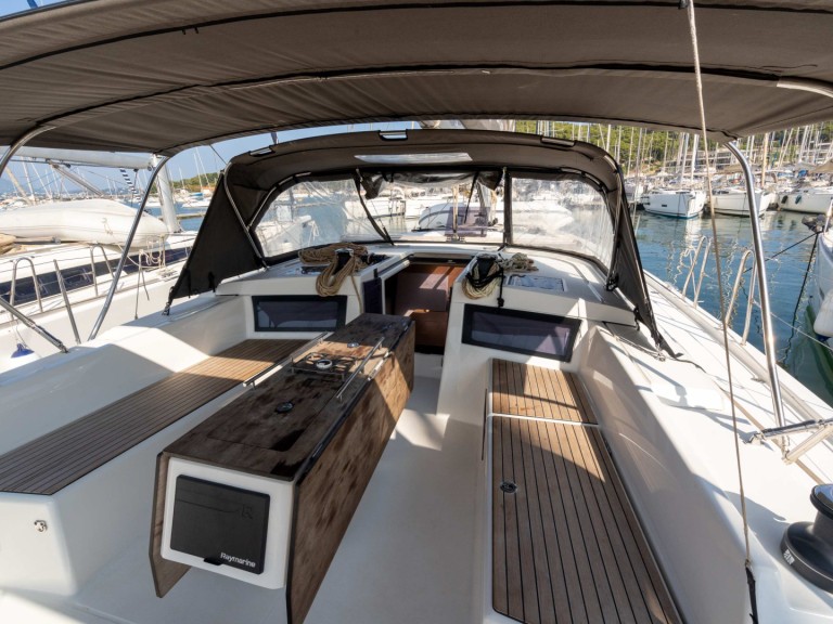 Yacht charter Saint-Mandrier-sur-Mer - Dufour Dufour 470 on SamBoat