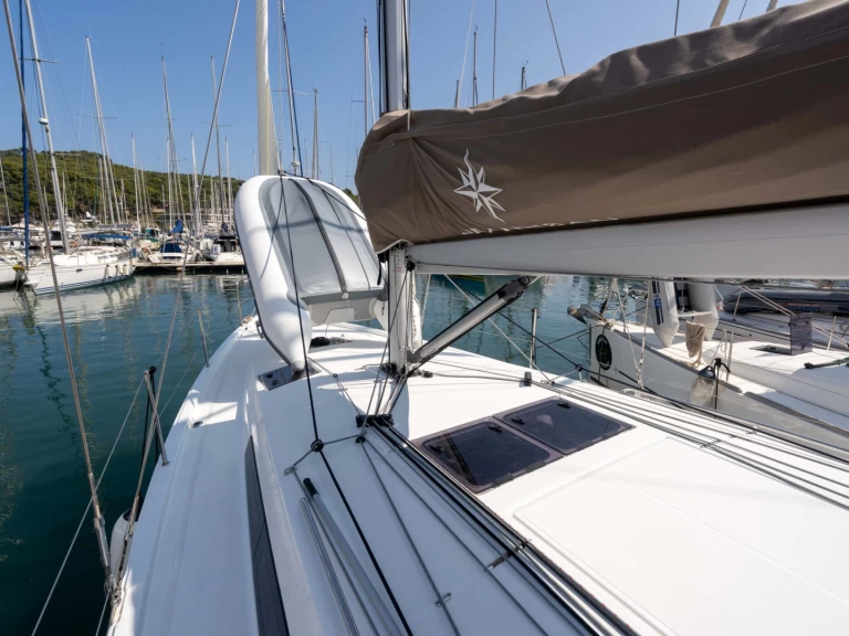 Sailboat hire in Saint-Mandrier-sur-Mer - Jeanneau Sun Odyssey 410