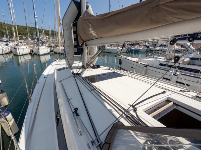 Charter a Jeanneau Sun Odyssey 410 in Saint-Mandrier-sur-Mer on Samboat