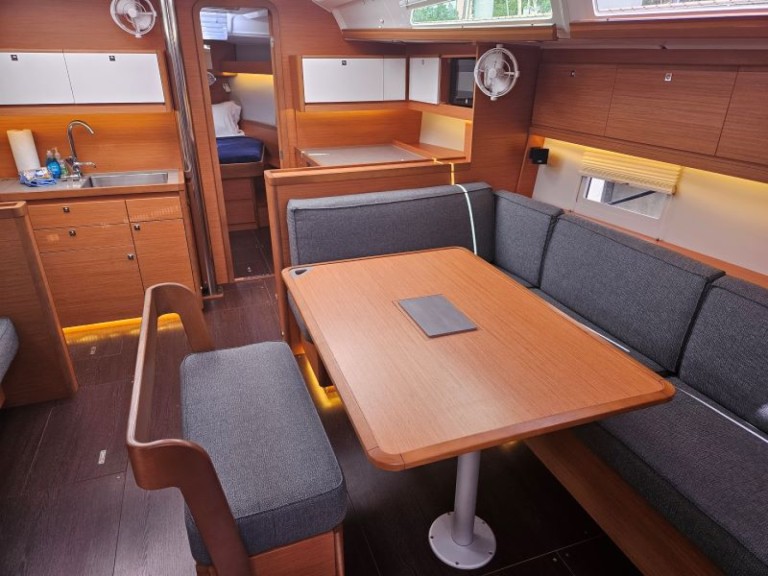 Yacht hire Frenchtown cheap Dufour 430