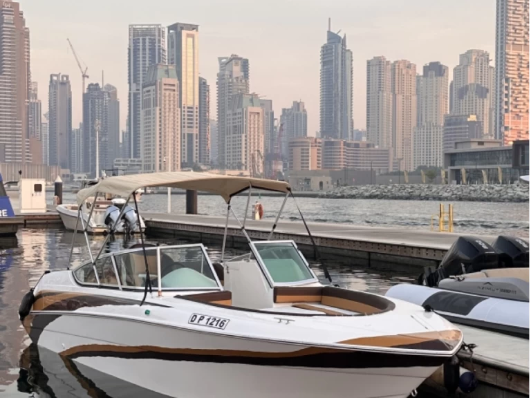 Motorboat hire in Dubai - Sealine Hannibal 730
