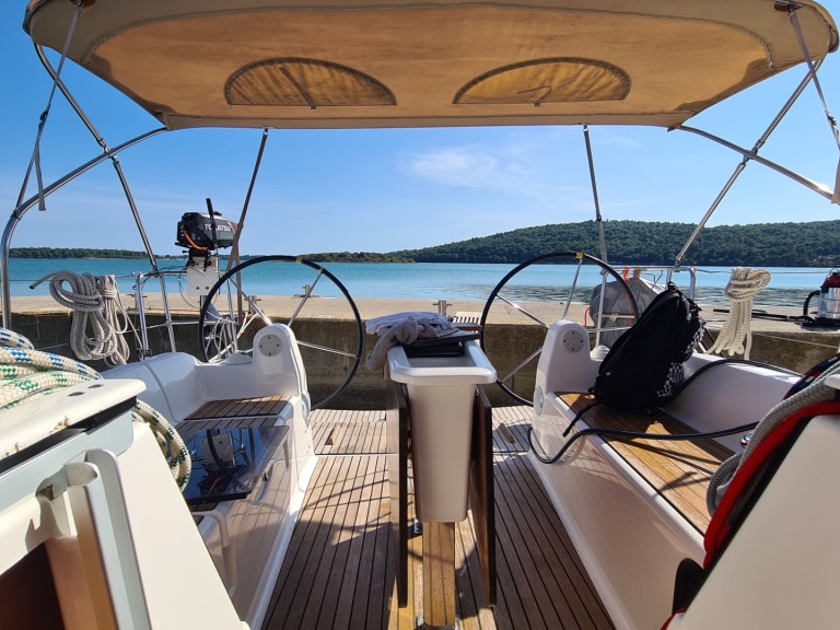 Sailboat hire in Zaton - Dufour Dufour 350 Grand Large