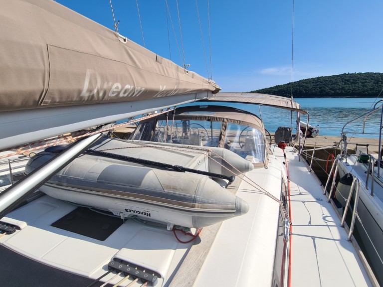 Sailboat to hire Seget Donji at the best price