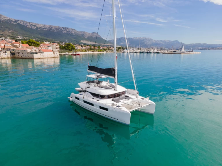 Catamaran to hire Kaštela at the best price