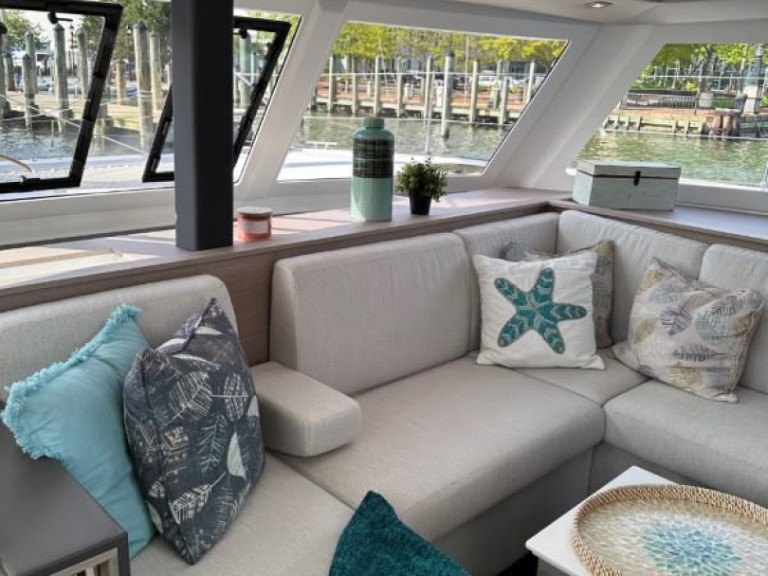 Yacht charter Frenchtown - Fountaine Pajot Isla 40 on SamBoat