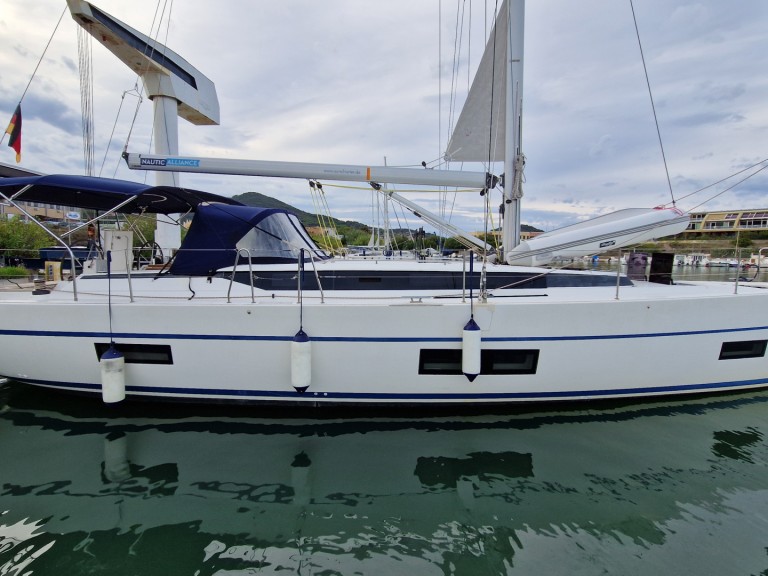 Yacht hire Punat cheap Bavaria C45 Holiday