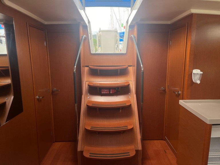 Charter a Bénéteau Oceanis 51.1 in Cannigione on Samboat