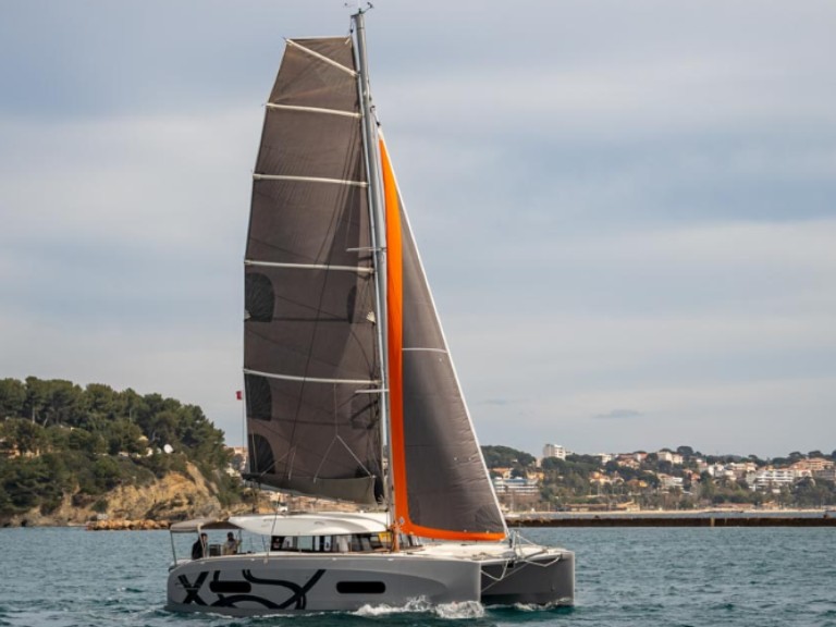 Yacht hire Toulon cheap Excess 11