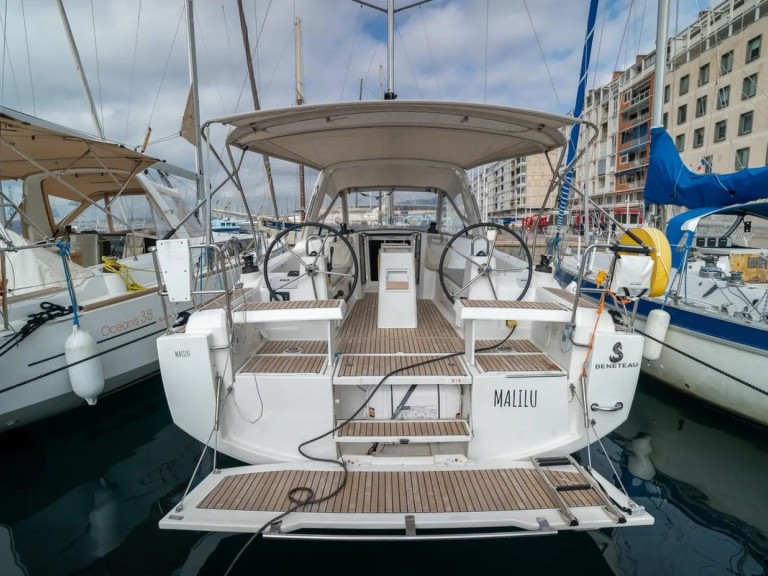 Hire Sailboat with or without skipper Bénéteau Toulon