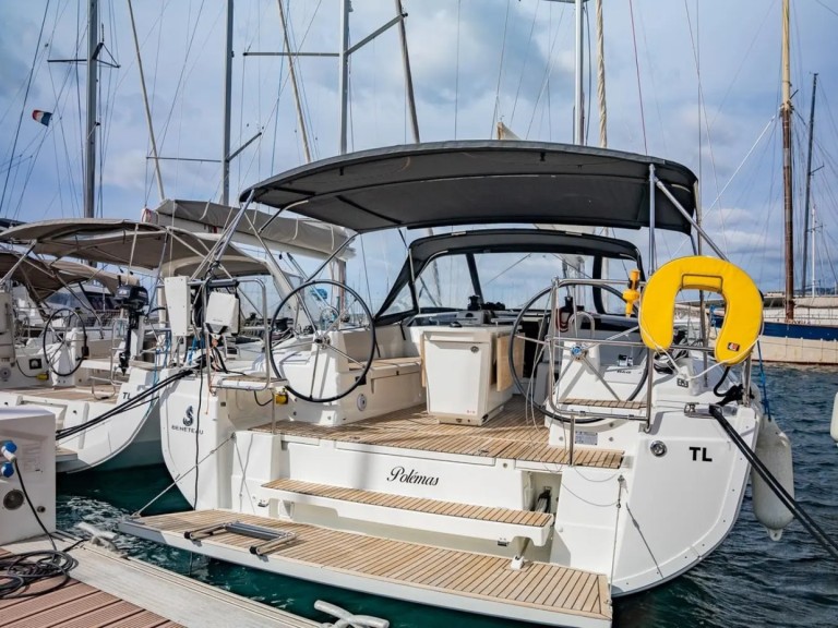 Yacht charter Toulon - Bénéteau Oceanis 40.1 on SamBoat