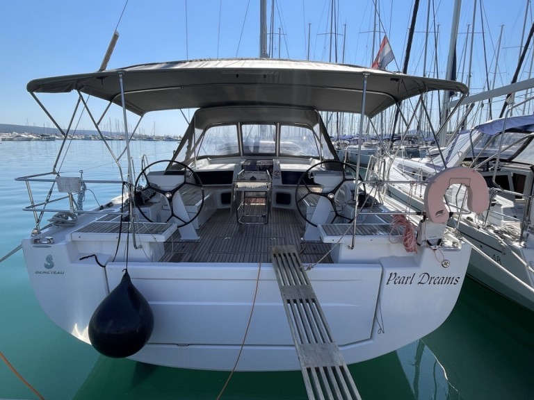 Charter a Bénéteau Oceanis 51.1 in Sukošan on Samboat