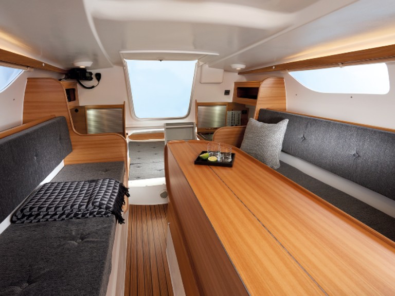 Hire a Quorning Yachts Dragonfly 28 Toulon