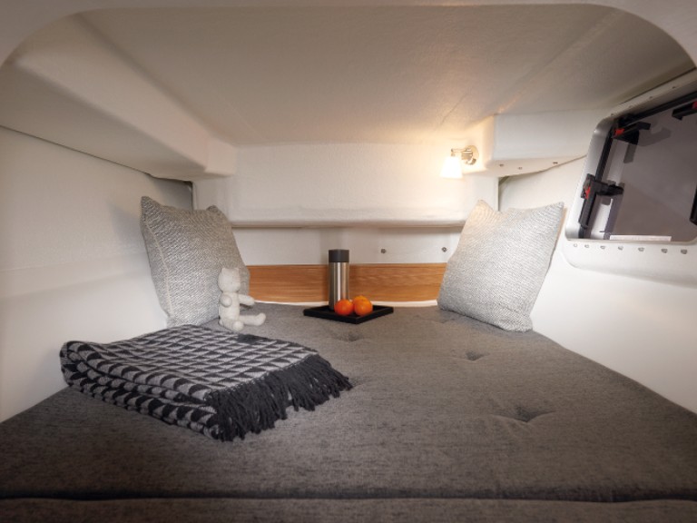 Charter a Quorning Yachts Dragonfly 28 in Toulon on Samboat