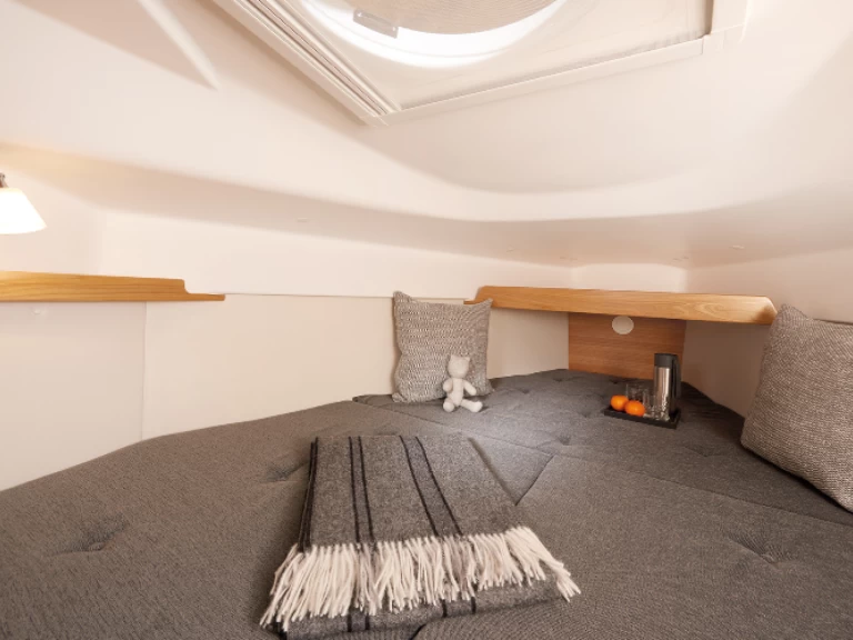 Hire Catamaran Quorning Yachts with a boat licence