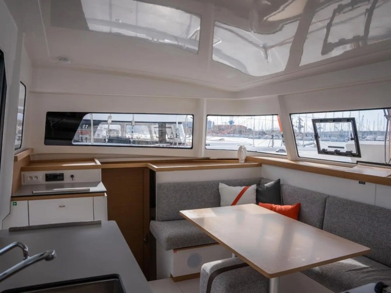 Yacht hire Toulon cheap Excess 11