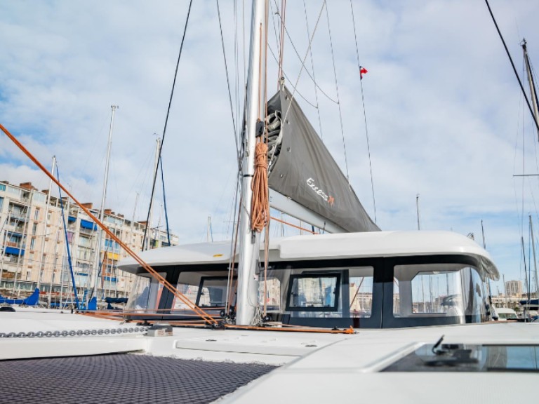 Yacht hire Toulon cheap Excess 11