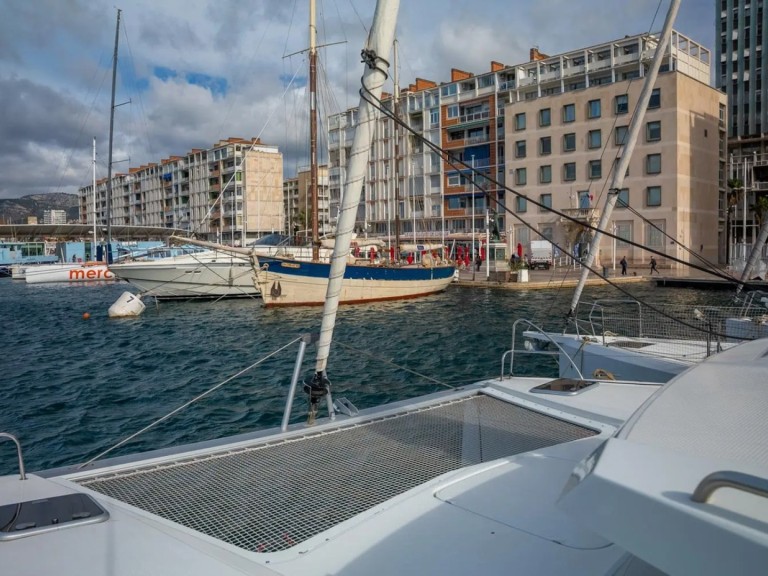 Hire Catamaran Fountaine Pajot with a boat licence