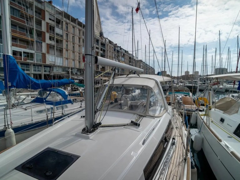 Hire Sailboat with or without skipper Bénéteau Toulon