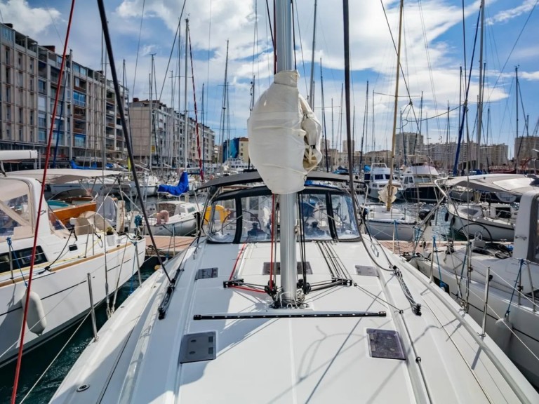 Bénéteau Oceanis 40.1 charter bareboat or skippered in  Toulon