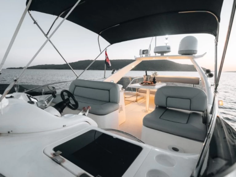 Motorboat to hire Kaštel Gomilica at the best price