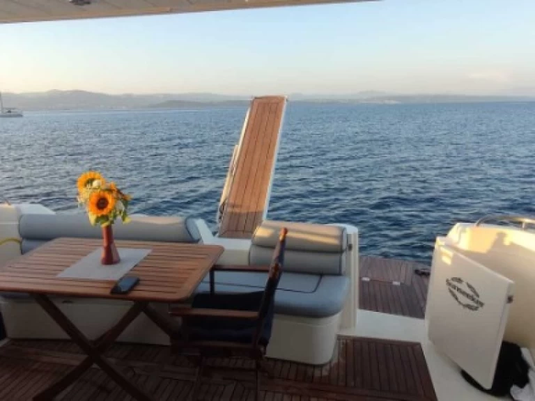 Yacht hire Kaštel Gomilica cheap Manhattan 48 Fly