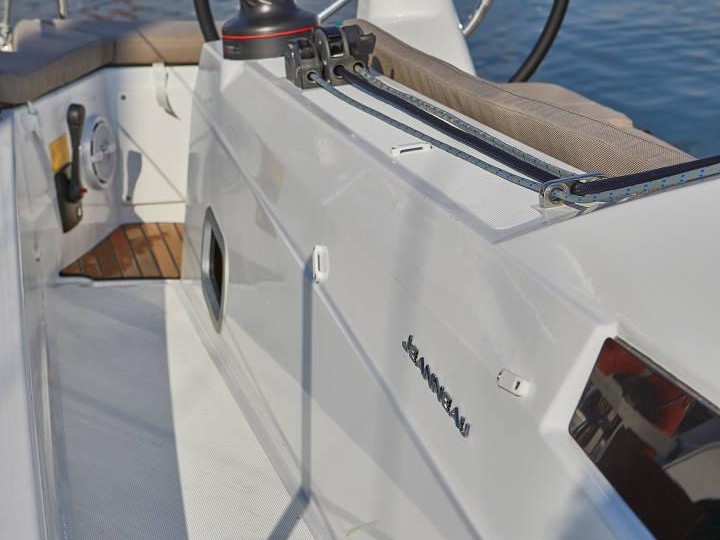 Yacht charter Primošten - Jeanneau Sun Odyssey 410 on SamBoat