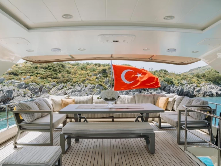 Hire Luxury Yacht Special Motoryacht with a boat licence