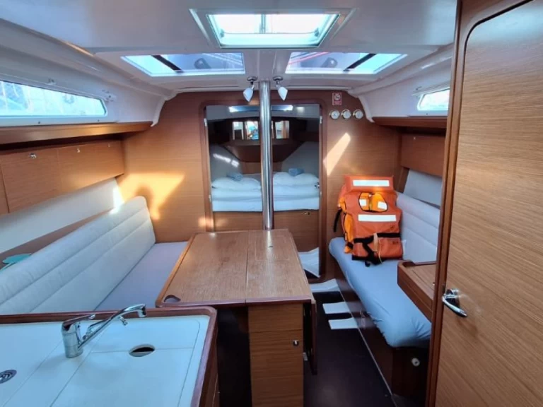 Sailboat hire in Trogir - Dufour Dufour 360 Grand Large