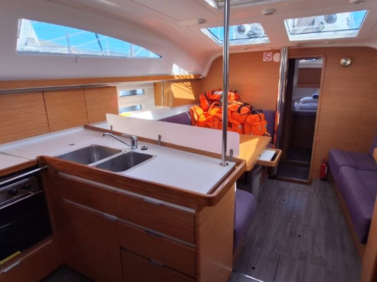 Sailboat hire in Trogir - Elan Impression 45