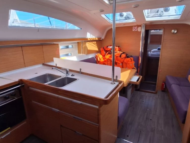 Sailboat hire in Trogir - Elan Impression 45