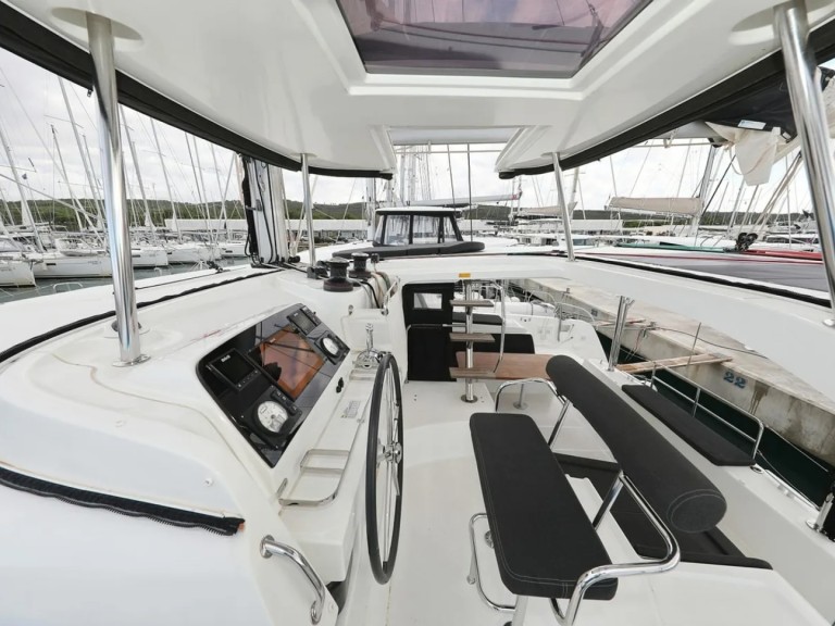 Charter a Lagoon Lagoon 42 in Kaštela on Samboat