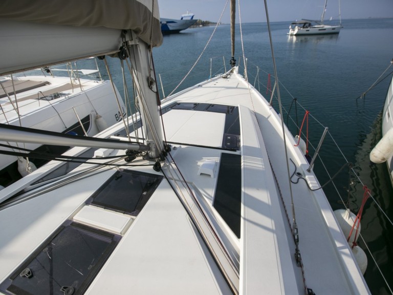 Hire a Bénéteau Oceanis 46.1 Alimos