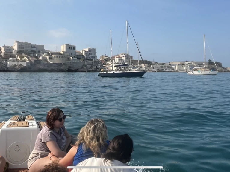 Motorboat to hire Marseille at the best price