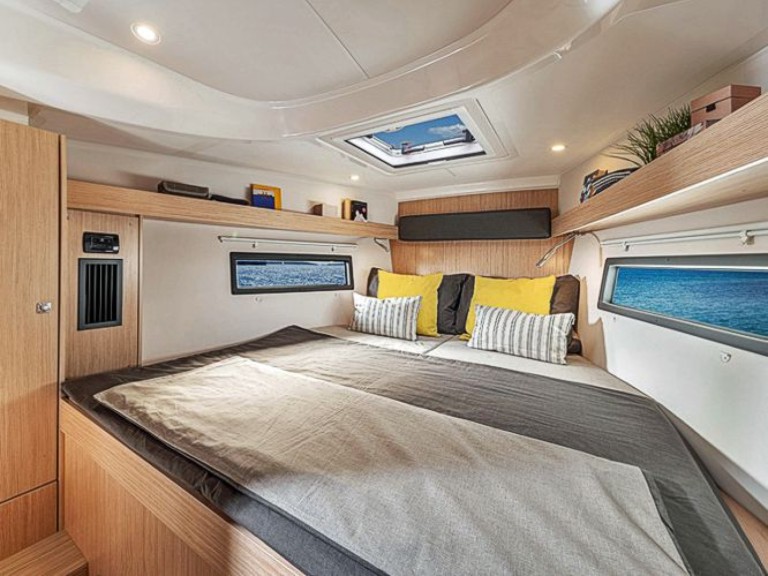 Sailboat to hire Saltsjö-duvnäs at the best price