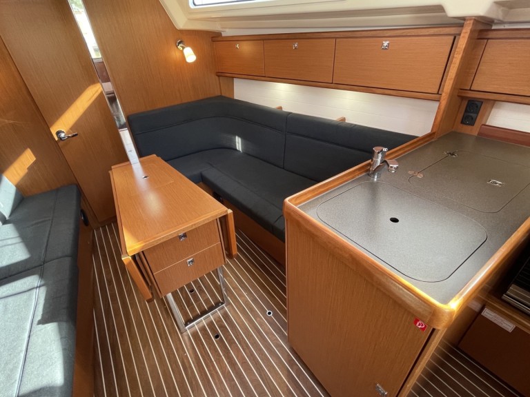 Yacht hire Saltsjö-duvnäs cheap Cruiser 34