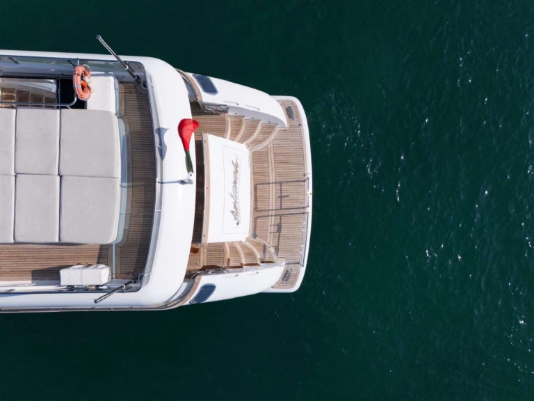 Hire Luxury Yacht Maiora with a boat licence