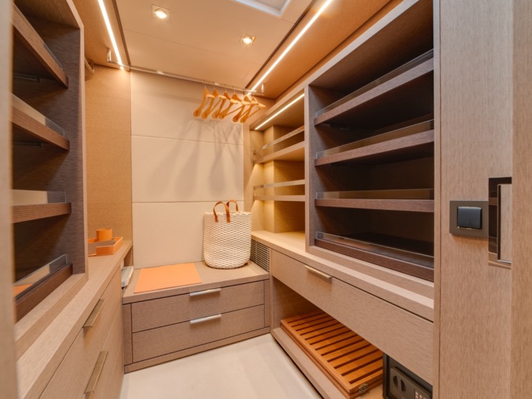 Charter a Lagoon Lagoon Seventy 8 in Cugnana Verde on Samboat