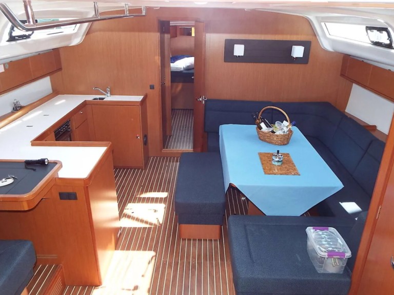 Hire Sailboat with or without skipper Bavaria Alimos