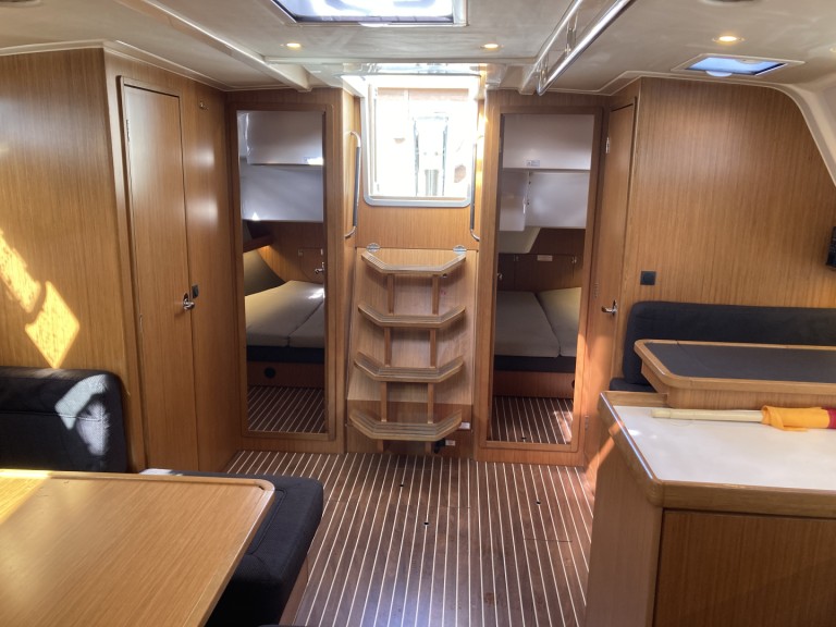 Sailboat to hire Saltsjö-duvnäs at the best price