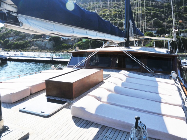 Hire a  Elianora Naples