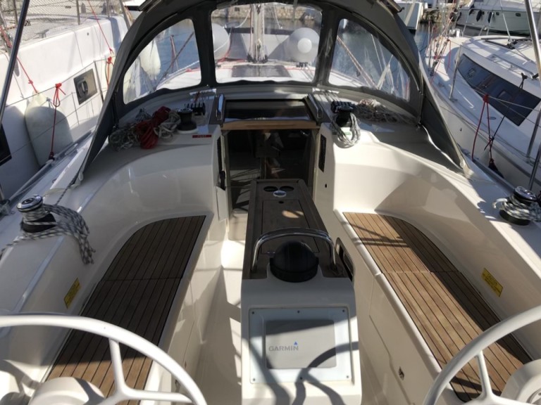 Charter a Bavaria Cruiser 34 in Kos on Samboat