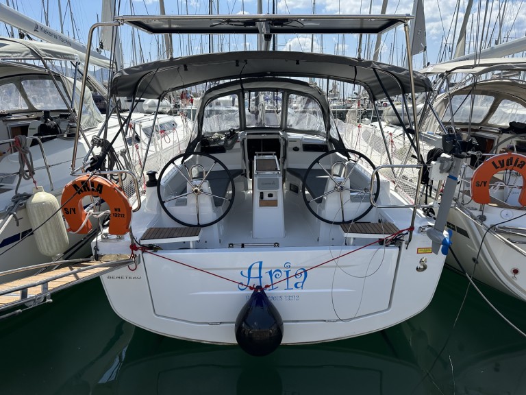 Hire Sailboat Bénéteau with a boat licence