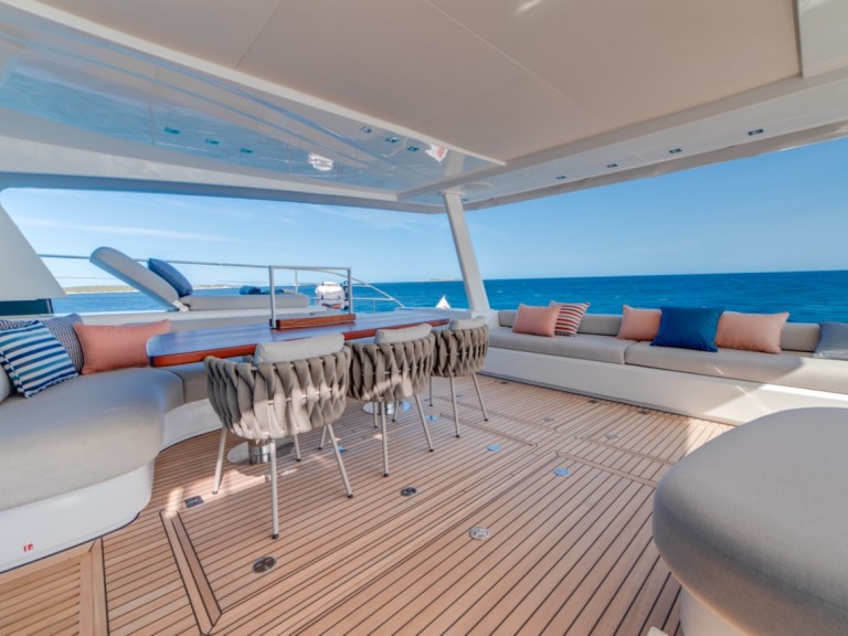 Hire a Lagoon Lagoon Seventy 8 Cugnana Verde