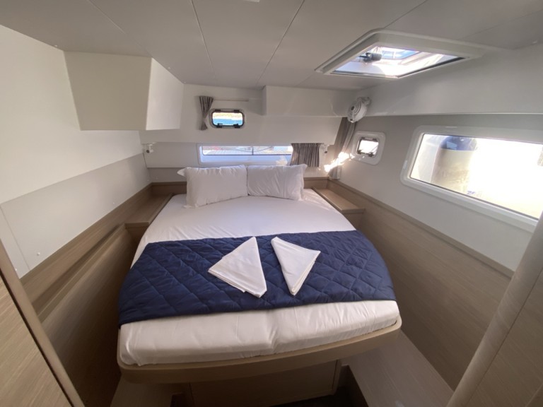 Hire a Lagoon Lagoon 42 Cugnana Verde